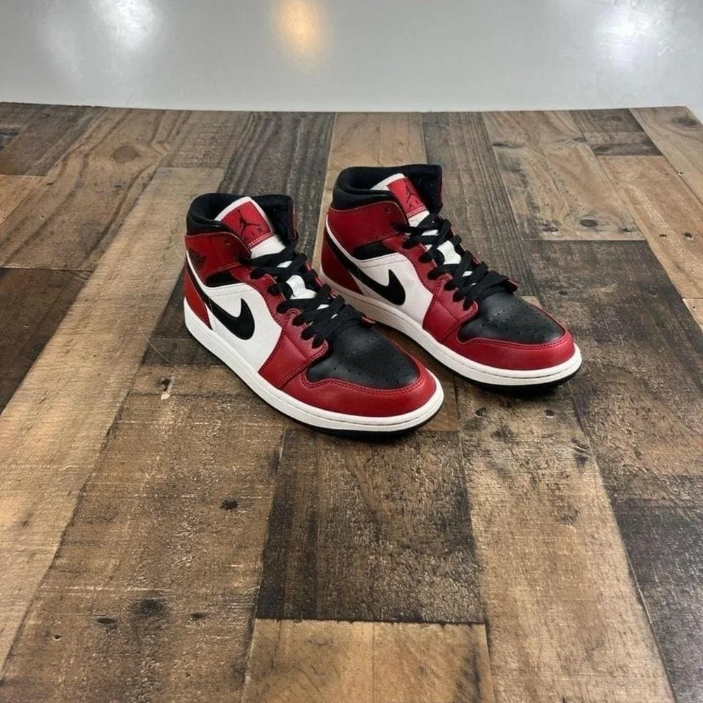Nike Air Jordan 1 Mid Chicago Black Toe Red White Black 54724-069 Mens 8.5